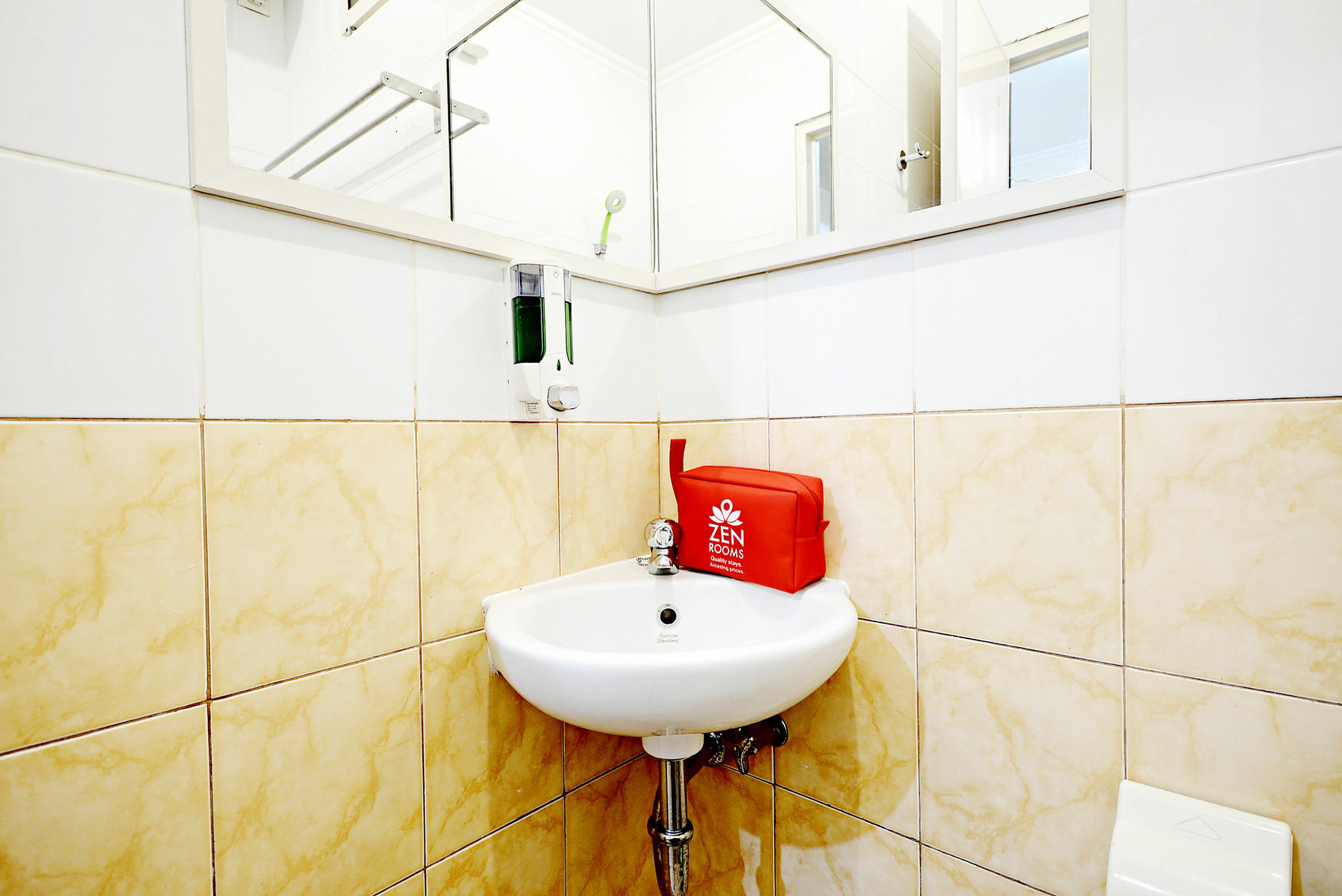 Zen Rooms Cideng Barat 雅加达 外观 照片